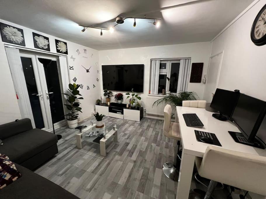 1-Bed Flat With Fast Wi-Fi In Prime Location 15Mins From Central Londres Extérieur photo